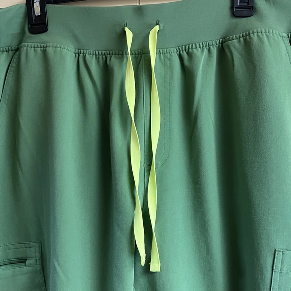 Figs Women's olive Green Scrub pants with Drawstring - Picture 3 of 9